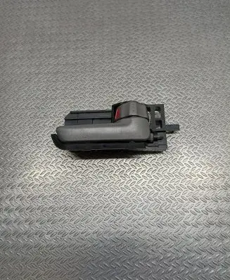 Suzuki Swift I Front door interior handle