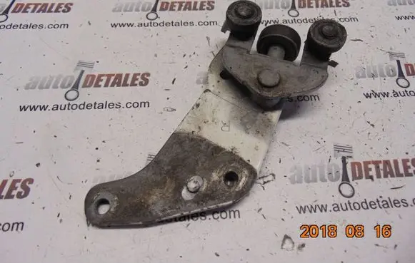 Toyota Previa (XR30, XR40) II Sliding door lower roller guide/hinge 