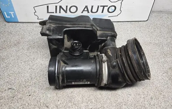 BMW 5 E39 Mass air flow meter 1730033 1744467 8694531