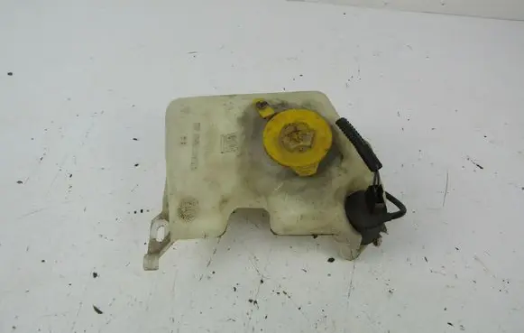Opel Astra G Windshield washer fluid reservoir/tank 