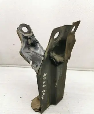 Radiator mount bracket