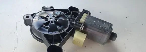 Audi TT TTS RS Mk3 8S Front door window regulator motor 