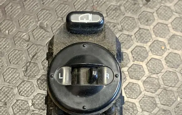 KIA Sorento Wing mirror control module 935703E000