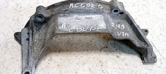 Honda Accord Engine mounting bracket RAA