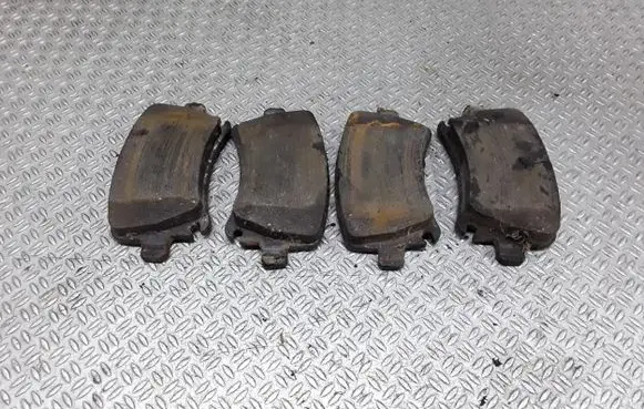 Volkswagen Caddy Brake pads (rear) 