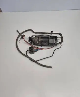BMW 7 F01 F02 F03 F04 Air suspension compressor/pump 6864215 24449810 37206864215