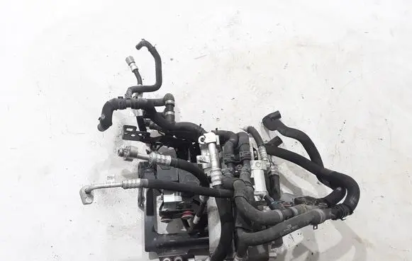Engine coolant pipe/hose