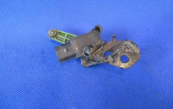 Audi A4 S4 B8 8K Rear air suspension level height sensor 8K0907503