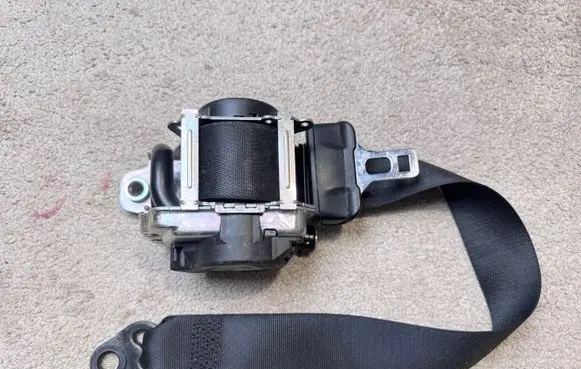 Mercedes-Benz C W205 Front seatbelt 635375300A 0589P10021 006L0000