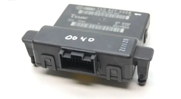 Audi A3 S3 8P Gateway control module 1K0907530B