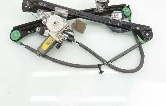 Ford Focus Front door window regulator with motor XS4123200