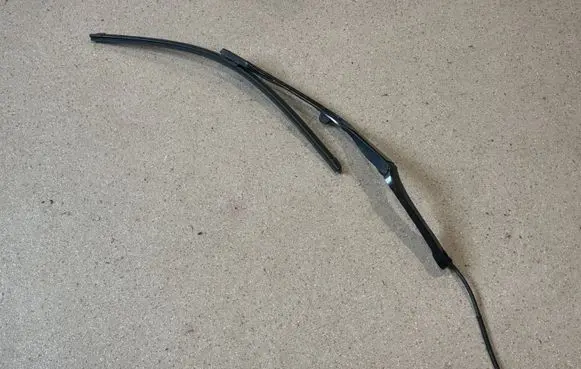 Volvo S90, V90 Front wiper blade arm 31440420