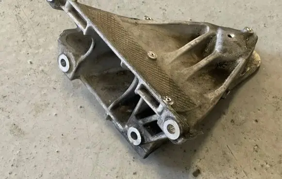 BMW X5 E70 Engine mounting bracket 6790022 58091210 AC42100