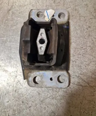 Ford Mondeo MK V Engine mount bracket 6G917M121AC 30680879