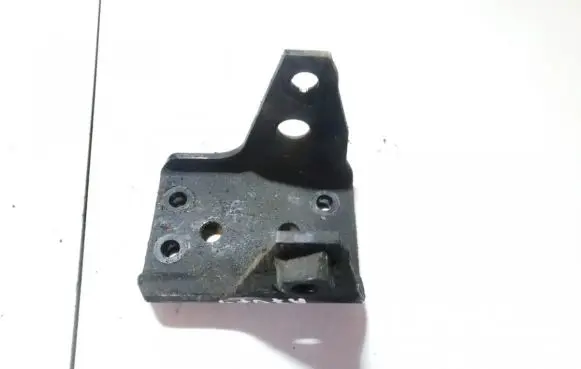 Nissan X-Trail T30 Engine mounting bracket