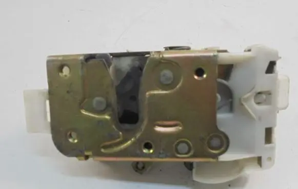 Ford Mondeo Mk III Front door lock XS41A21813DE