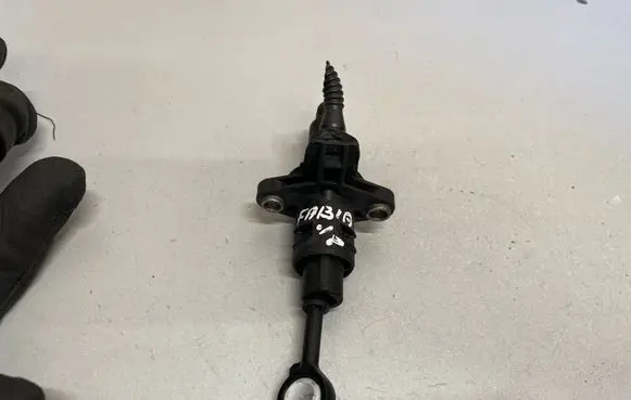 Clutch slave cylinder