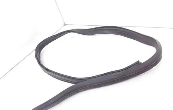 Mercedes-Benz CLS C219 Engine compartment rubber A2116280096