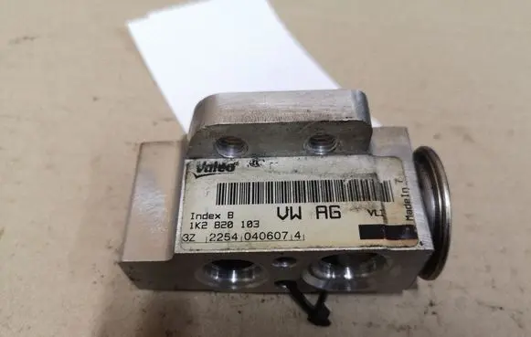 Volkswagen PASSAT B6 Air conditioning (A/C) expansion valve 1K2820103