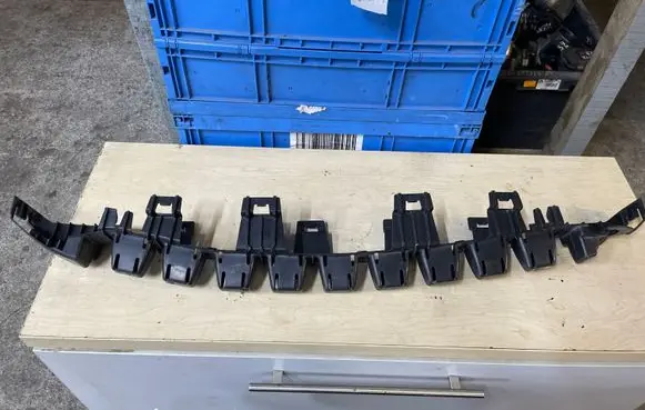 Volkswagen Polo V 6R Front bumper mounting bracket