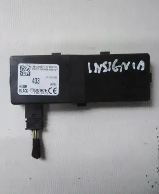 Opel Insignia A Door central lock control unit/module 13501980