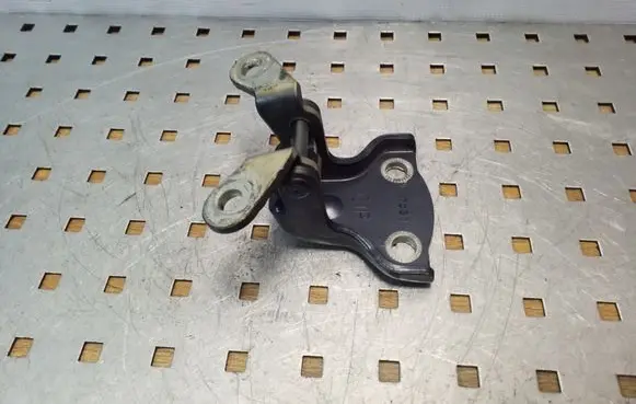 Opel Antara Rear door upper hinge