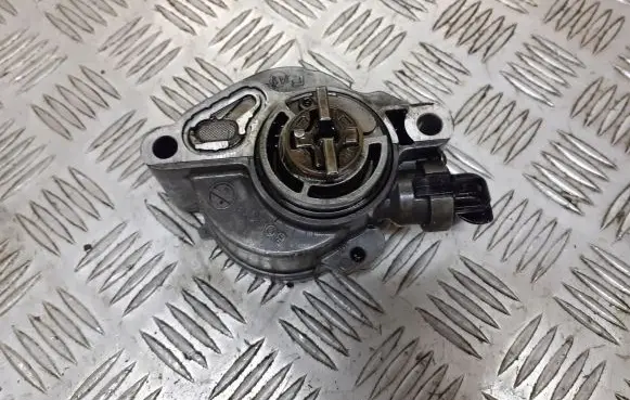 Mazda 3 I Vacuum pump D156-2C2