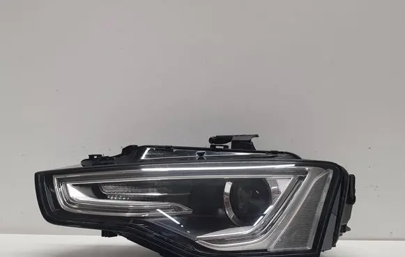 Audi A5 8T 8F Headlight/headlamp 8T0941005C