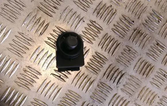 Wing mirror switch