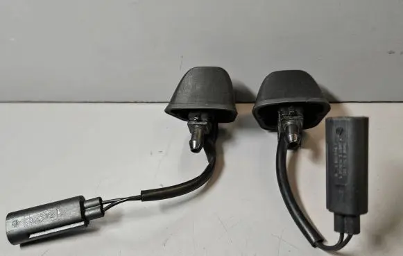 BMW 3 E90 E91 Windshield washer spray nozzle 7131299 61667131299