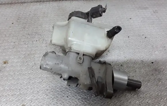 Skoda Octavia Mk2 (1Z) Master brake cylinder 1K1611301C