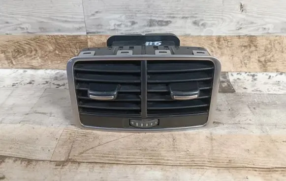 Rear air vent grill