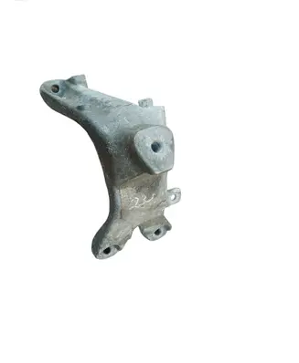 Engine mounting bracket