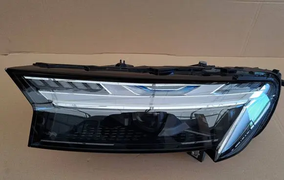 Audi Q7 4M Headlight/headlamp 4M0941085D