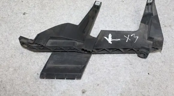 BMW X3 E83 Headlight/headlamp mounting bracket 1301073