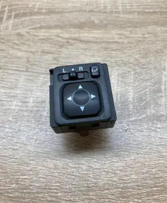 Mitsubishi Pajero Wing mirror switch 183569 6040S2D