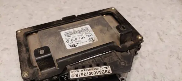 Volkswagen Golf III ABS control unit/module 1H0907379D 04103224 3X4311