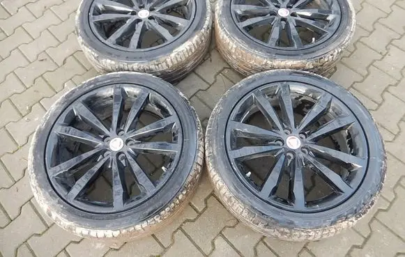 R20 alloy rim