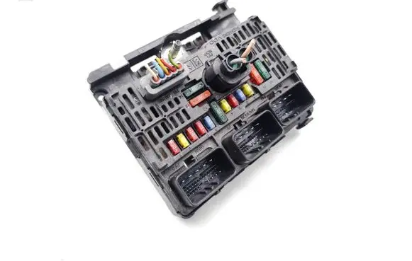 Peugeot 407 Fuse module 9656086180