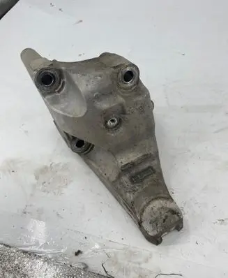 Honda Accord Engine mounting bracket SDA22