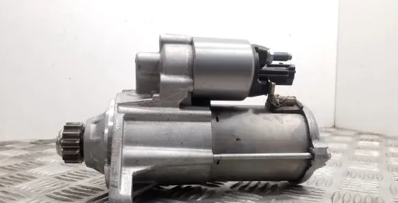 Volkswagen Tiguan Starter motor 02E911022H