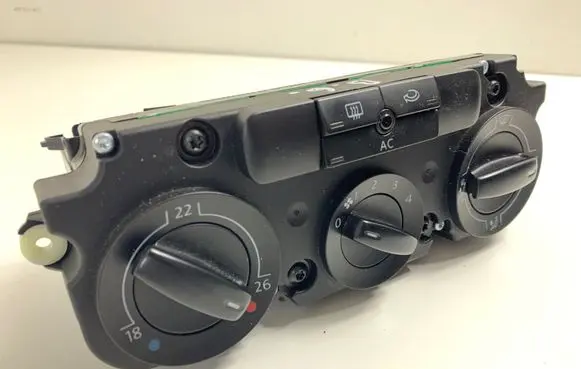 Volkswagen PASSAT B6 Climate control unit