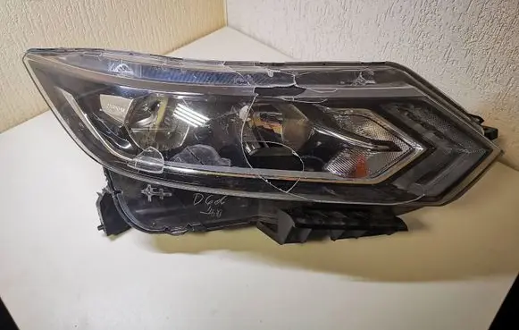 Nissan Qashqai Headlight/headlamp 10019009