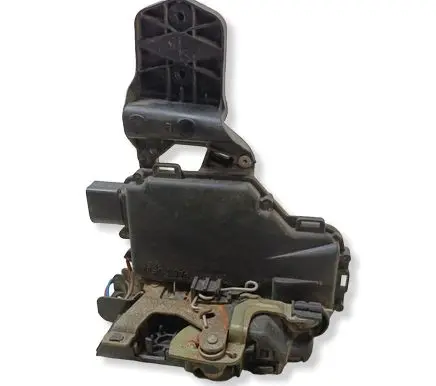 Volkswagen PASSAT B5 Front door lock 3B0837867 117666103