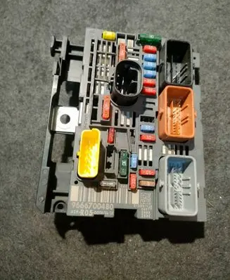 Peugeot 308 Fuse module 9666700480