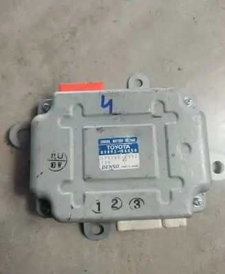 Toyota RAV 4 (XA40) Battery control module 8989248050 1751001352