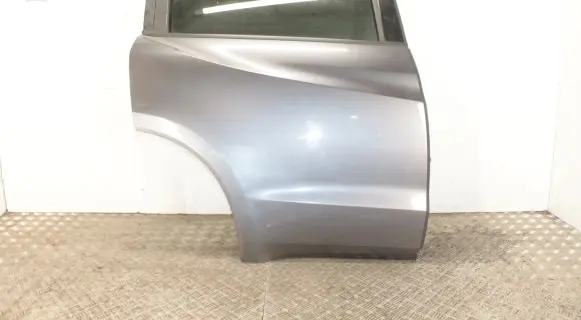 Honda HR-V Rear door