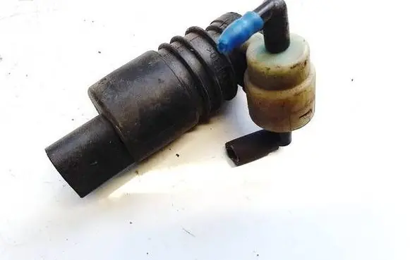 Volkswagen PASSAT B5 Windscreen/windshield washer pump 1j0973722
