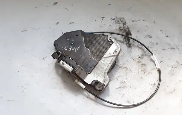 Suzuki Grand Vitara II Front door lock 7B1323