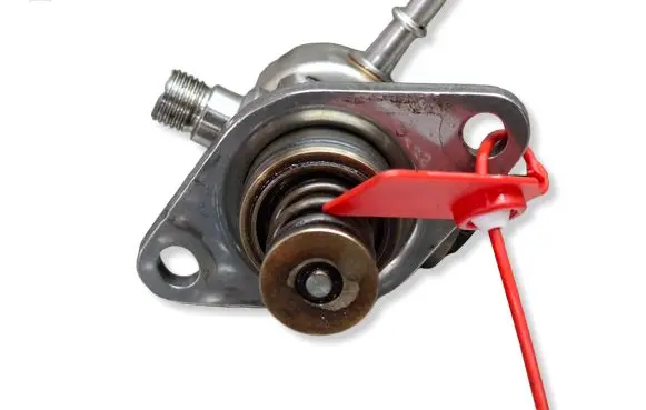 Peugeot 208 I Mechanical fuel pump S27635738 9805614880